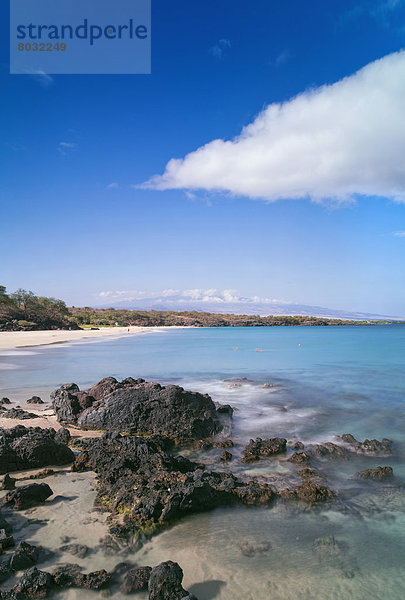 Hawaii  Big Island  Wasserrand  durchsichtig  transparent  transparente  transparentes  Wasser  Felsen  blau  Hawaii