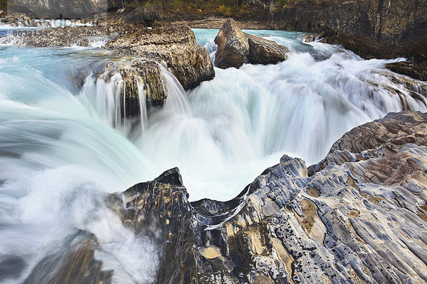 treten  Fluss  Wildwasser  Wasserfall  Yoho Nationalpark  British Columbia  Kanada
