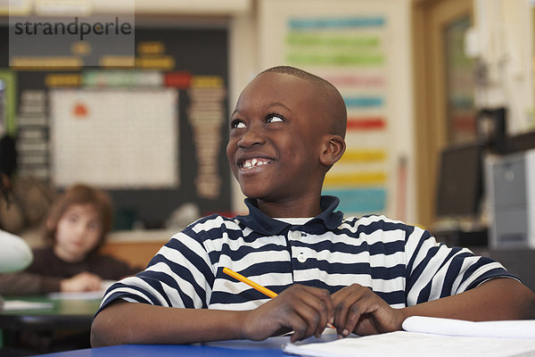 Schreibtisch  Junge - Person  arbeiten  Klassenzimmer  jung  Grad Celsius  3  Kanada  Ontario  Toronto