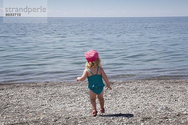 Wasserrand  Strand  rennen  See  Kieselstein  jung  Mädchen  Ontario