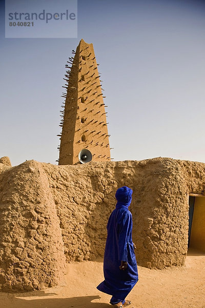 Mann  gehen  Ehrfurcht  Nostalgie  Schleier  Moschee  Niger  Tuareg