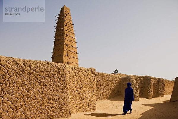 Mann  gehen  Ehrfurcht  Nostalgie  Schleier  Moschee  Niger  Tuareg