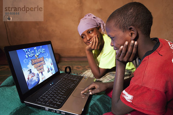 Computer  Notebook  Spiel  Junge - Person  Niger  Tuareg