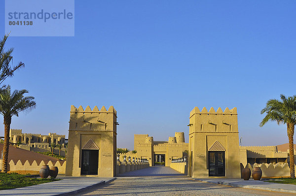 Vereinigte Arabische Emirate  VAE  Eingang  Hotel  Brücke  Qasr