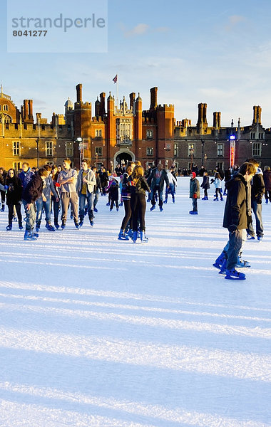 Mensch  Menschen  Großbritannien  London  Hauptstadt  Eis  Eisbahn  Gericht  Hampton