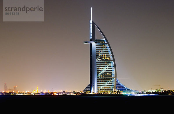 Vereinigte Arabische Emirate  VAE  Hotel  Ansicht  Dubai  Abenddämmerung