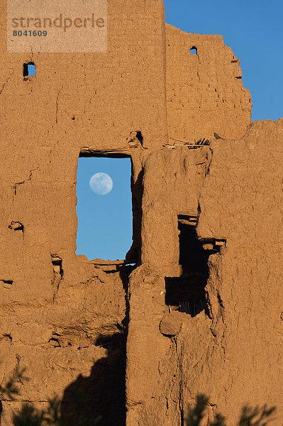 hinter  aufwärts  Ruine  Mond  Kasbah  Marokko  alt