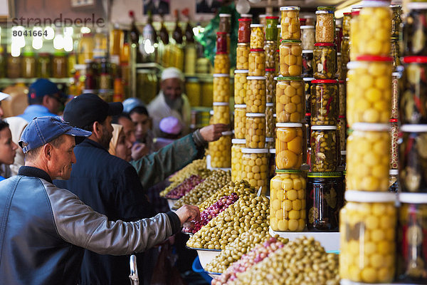 Frucht  Gemüse  verkaufen  aufheben  Marrakesch  Marokko