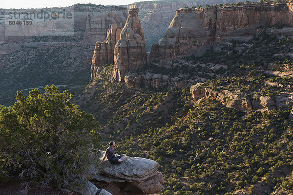 Vereinigte Staaten von Amerika  USA  Felsbrocken  Ehrfurcht  schlank  rot  Ansicht  Schlucht  Colorado  Sandstein