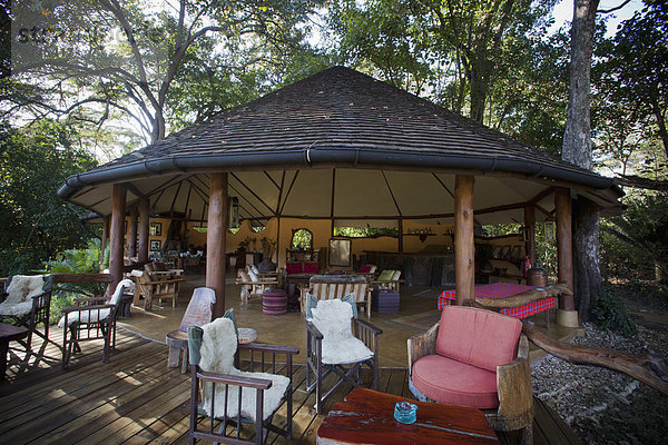 am Tisch essen  Zimmer  camping  Safari  Kenia