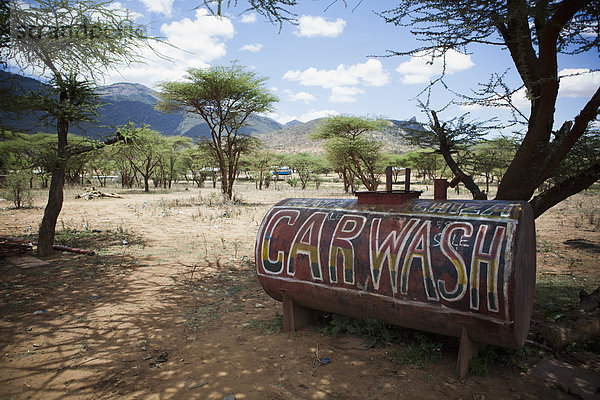 Wasser  Auto  waschen  Zeichen  streichen  streicht  streichend  anstreichen  anstreichend  Kenia  Signal