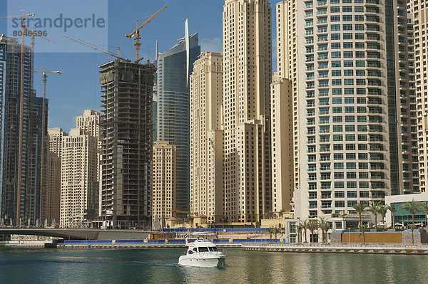 frontal  Jachthafen  Nachbarschaft  groß  großes  großer  große  großen  Dubai
