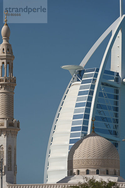 Vereinigte Arabische Emirate  VAE  klein  Hotel  frontal  Dubai  Moschee