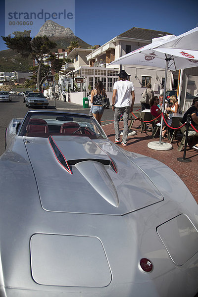 Südliches Afrika  Südafrika  Auto  Cafe  frontal  parken  Reichtum  Camps Bay  Kapstadt