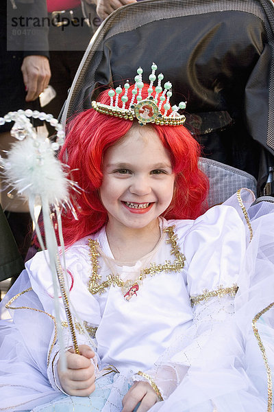 Vereinigte Staaten von Amerika  USA  Portrait  New York City  Prinzessin  Kostüm - Faschingskostüm  Mädchen  Halloween  New York State  Parade