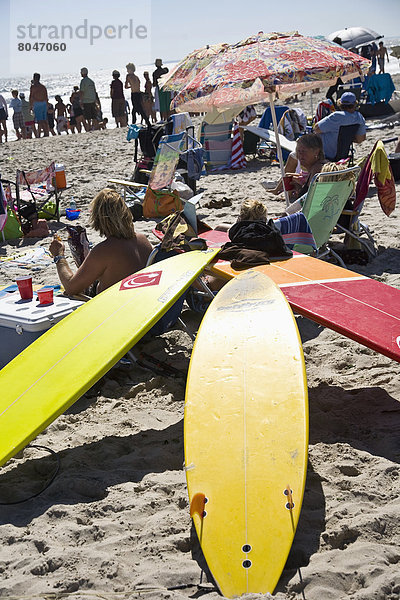 Vereinigte Staaten von Amerika  USA  Strand  Surfboard  Sand  bevölkert  New York State