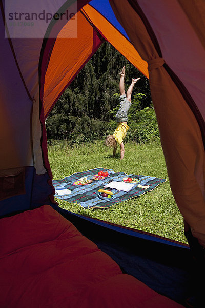 Vereinigte Staaten von Amerika  USA  Frau  camping  Zelt  Radschlag  New York State