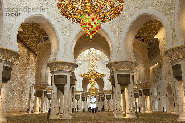 Abu Dhabi  Hauptstadt  Halle  Ehrfurcht  innerhalb  Moschee  Gebet