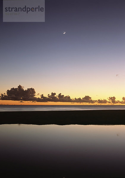 sehen  Tischset  über  Küste  Mond  seicht  Barbados  Abenddämmerung  Westen