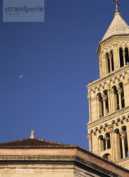 über  Kathedrale  Mond  Trennung  Kirchturm  Kroatien