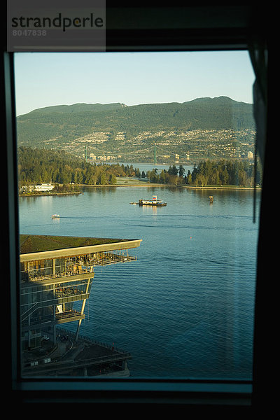 Fischereihafen  Fischerhafen  Fenster  Ufer  Hotel  Pazifischer Ozean  Pazifik  Stiller Ozean  Großer Ozean  British Columbia  Kanada  Vancouver