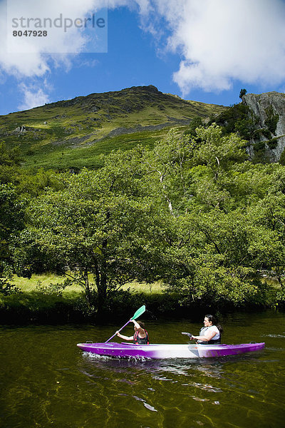 nahe  Mensch  Menschen  Großbritannien  Campingplatz  Kajak  North Wales  Wales