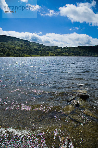 nahe  Großbritannien  See  Campingplatz  Sonnenlicht  glitzern  North Wales  Wales