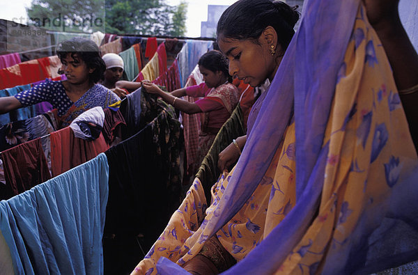 Frau  hängen  trocken  jung  Indien