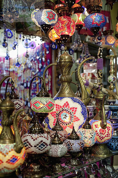 Truthuhn  Tradition  Ehrfurcht  Souvenir  verkaufen  Basar  Istanbul  Türkei  türkisch