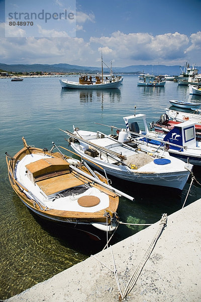 Fischereihafen  Fischerhafen  klein  Boot  vertäut  angeln  Griechenland