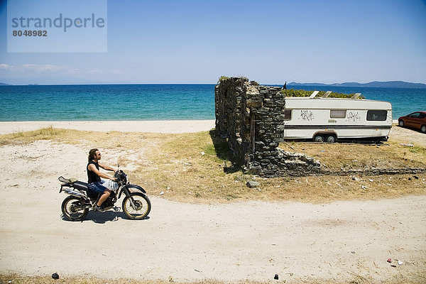 Karawane  Strand  Motorrad  Campingwagen  Griechenland