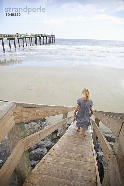 Vereinigte Staaten von Amerika USA führen Frau Strand Florida