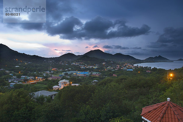 Stadt  Ansicht  Erhöhte Ansicht  Aufsicht  heben  Grenada  Hauptstadt  Abenddämmerung  Grenadinen