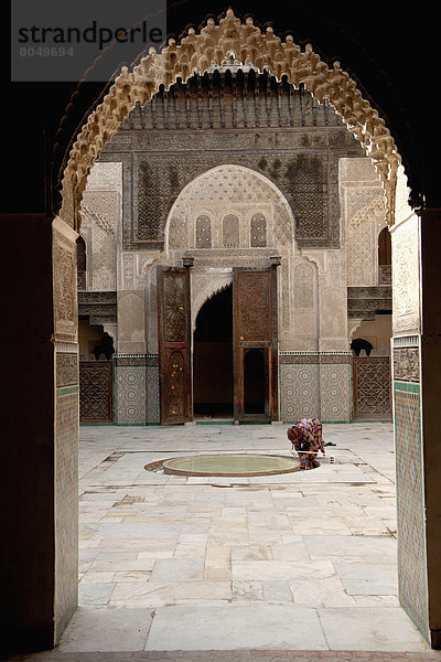 Fès  Fez  Frau  Innenhof  Hof  Fes  Marokko