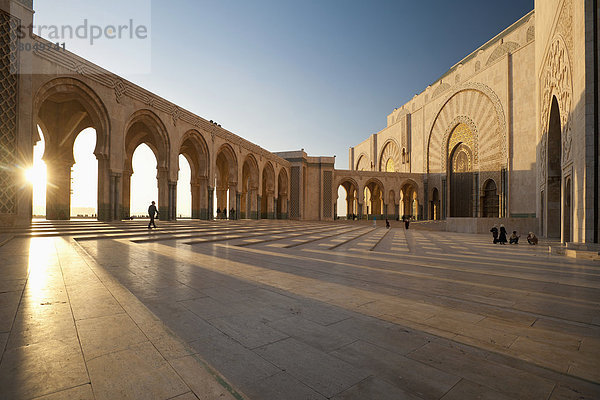 frontal  Casablanca  Innenhof  Hof  Abenddämmerung  Marokko  Moschee