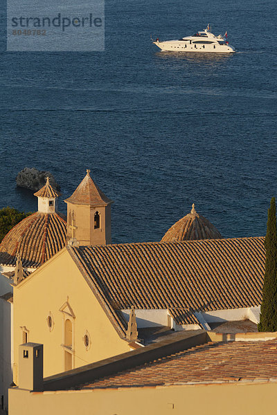 Dach  sehen  schattig  über  Kirche  Terrasse  Ibiza  Spanien