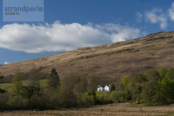 nahe Wohnhaus Großbritannien Hügel weiß unterhalb groß großes großer große großen Argyll and Bute Schottland