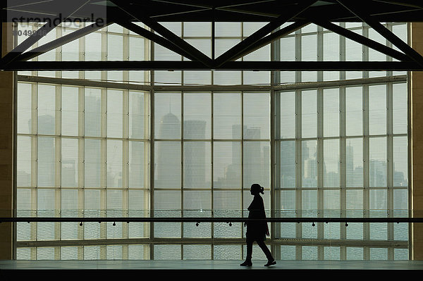 Frau  Fenster  Silhouette  Kunst  Museum  Islam  groß  großes  großer  große  großen  Doha