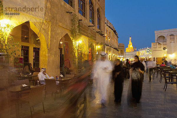 Mensch  Menschen  gehen  Souk  Doha  Abenddämmerung