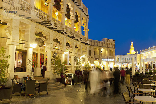 Mensch  Menschen  gehen  Souk  Doha  Abenddämmerung