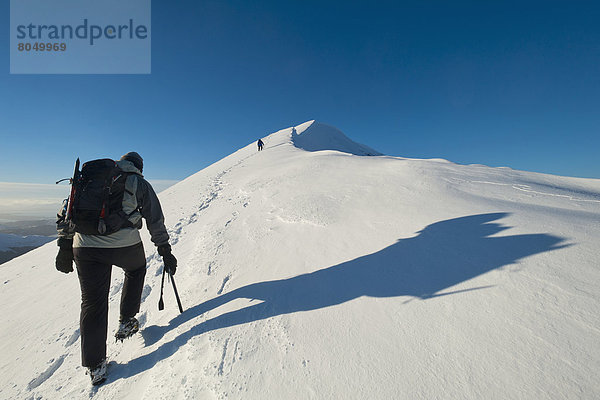 nahe  Mann  Großbritannien  Schnee  Glencoe  Tal  klettern  Highlands  Schottland