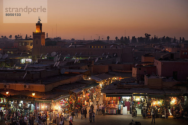 sehen  Ecke  Ecken  Eingang  über  Abenddämmerung  Marrakesch  Marokko