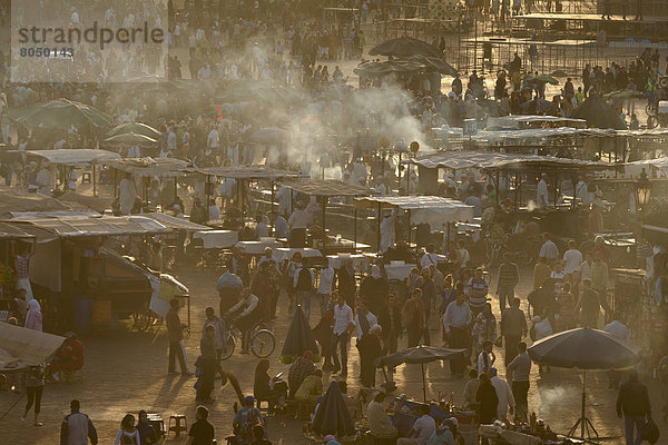 Messestand  Mensch  Menschen  Lebensmittel  Abenddämmerung  Marrakesch  Marokko