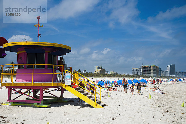 Vereinigte Staaten von Amerika  USA  Farbaufnahme  Farbe  gelb  pink  Rettungsschwimmer  Helligkeit  Florida  Miami  South Beach