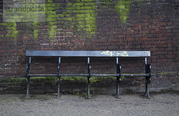 UK  Ziegelmauer  London  Bench
