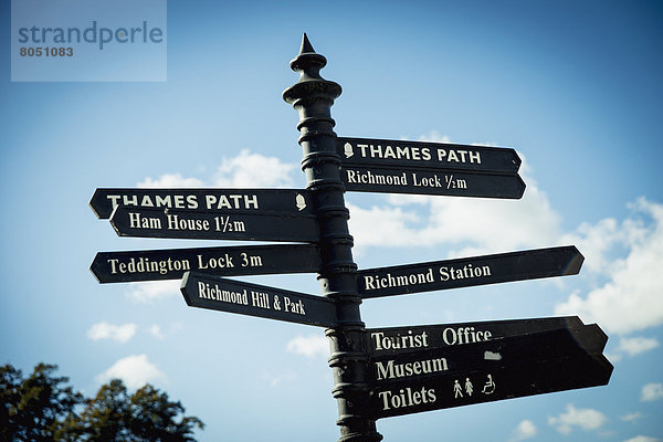 Anfahrt unterschreibt Thames Riverside  Richmond Park  Richmond  London  England  UK