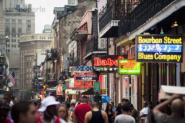 Vereinigte Staaten von Amerika USA Straße Zeichen Laden Ansicht bevölkert Louisiana New Orleans