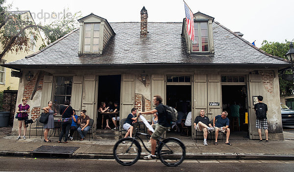 Vereinigte Staaten von Amerika USA sitzend Mensch Menschen Cafe frontal Louisiana New Orleans