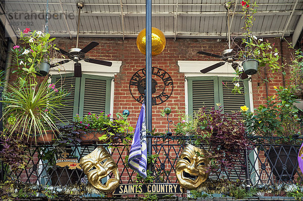 Vereinigte Staaten von Amerika USA Blume Balkon Dekoration Karneval Ansicht Maske Louisiana New Orleans