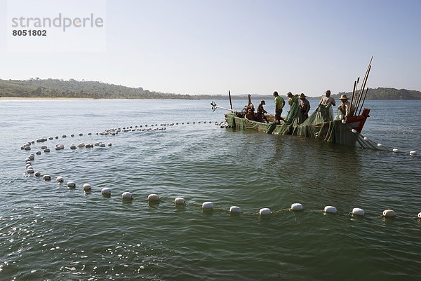 Boot  Netz  angeln  Fischer  groß  großes  großer  große  großen  Myanmar